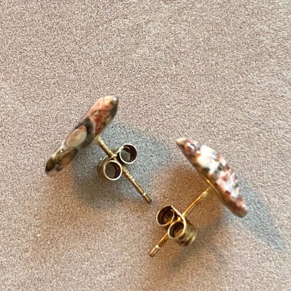 Cat-eye style earrings - Picture 3 of 3